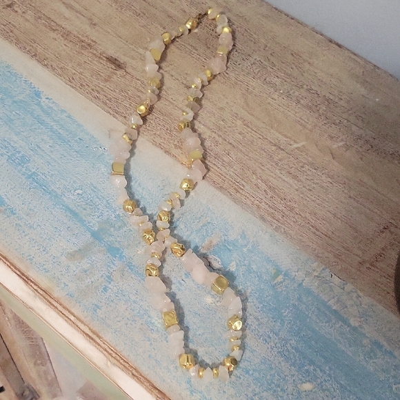 Elegant Pink Rose Quartz and gold tone Beaded Necklace - Picture 1 of 3